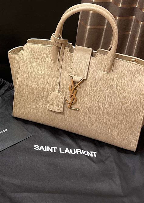 SAINT LAURENT – GINZA SIX .